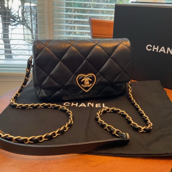 Chanel lambskin Black Quilted Crossbody with Gold Heart Accent AUTHENTIC - Picture 2 of 16
